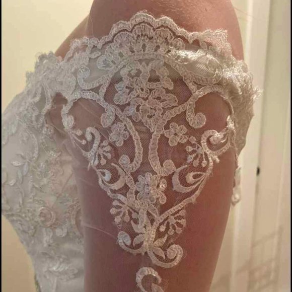 Trumpet Wedding Dress, Size 8 - Picture 2 of 13